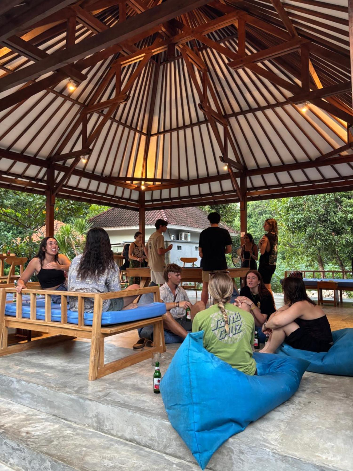 Castaway Island Hostel 누사 렘봉안 외부 사진