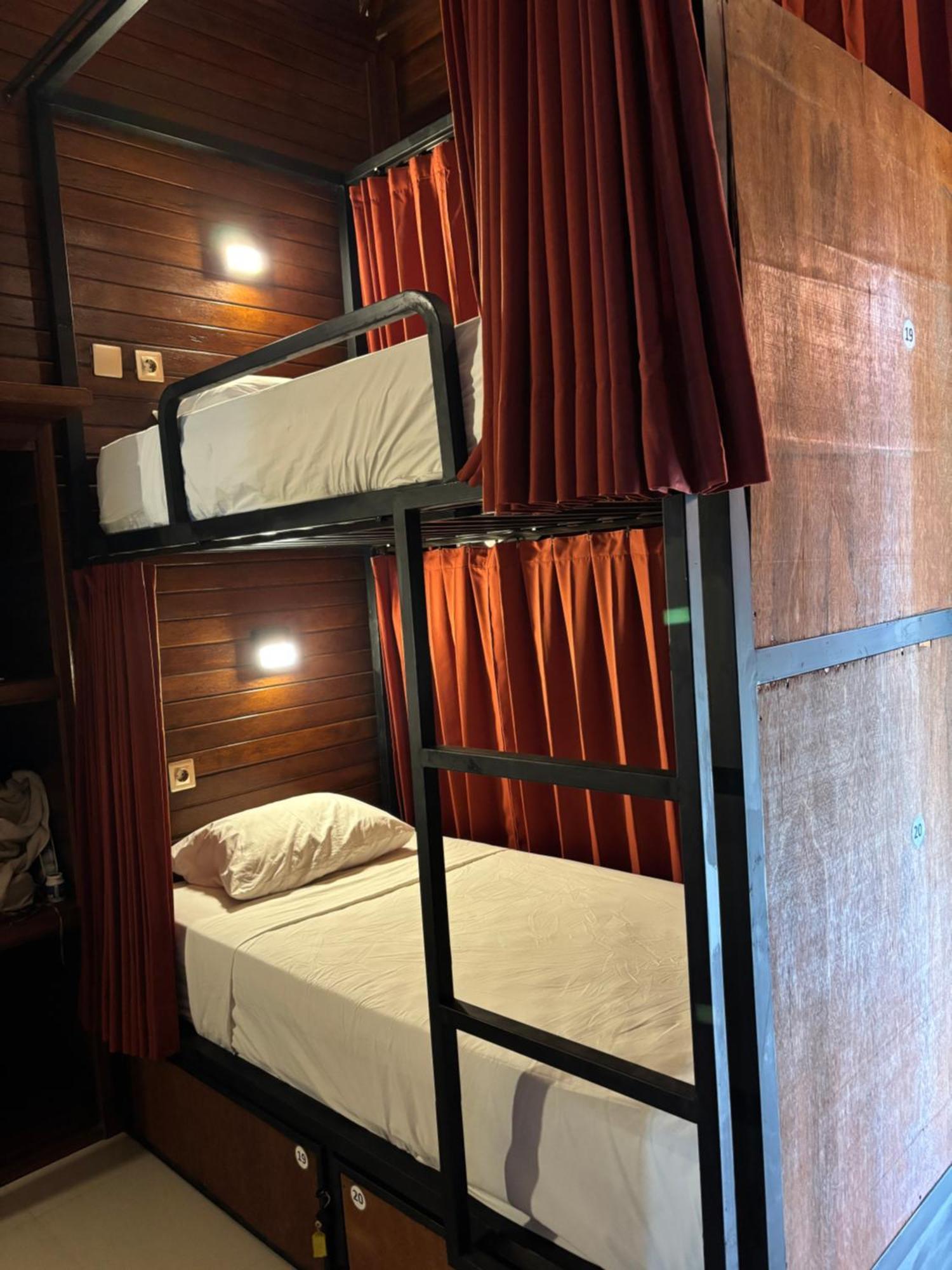Castaway Island Hostel 누사 렘봉안 외부 사진